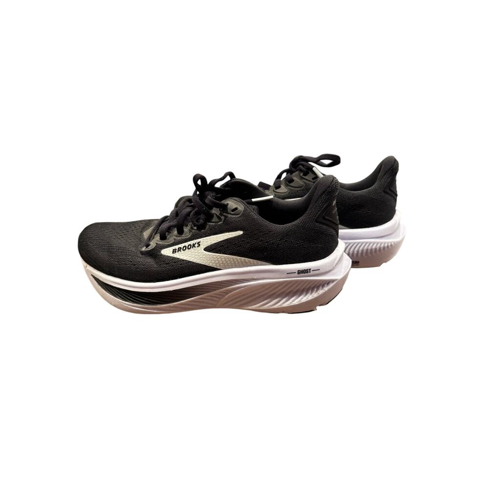 Brooks ghost 17 women running shoes,  black and and white.